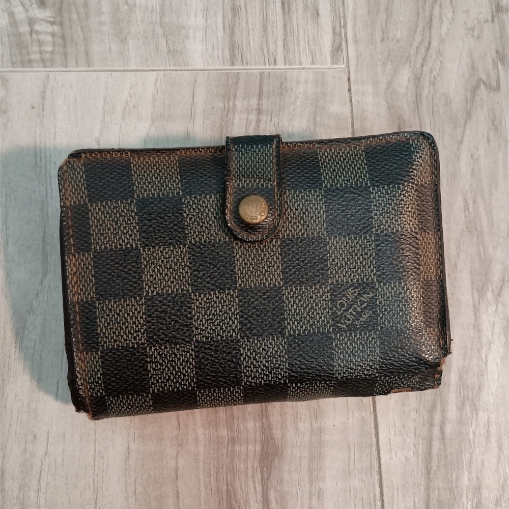 Louis Vuitton Damier Kiss-lock Wallet